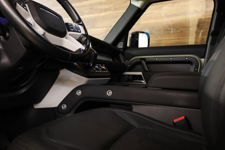 Vehicle Image 30