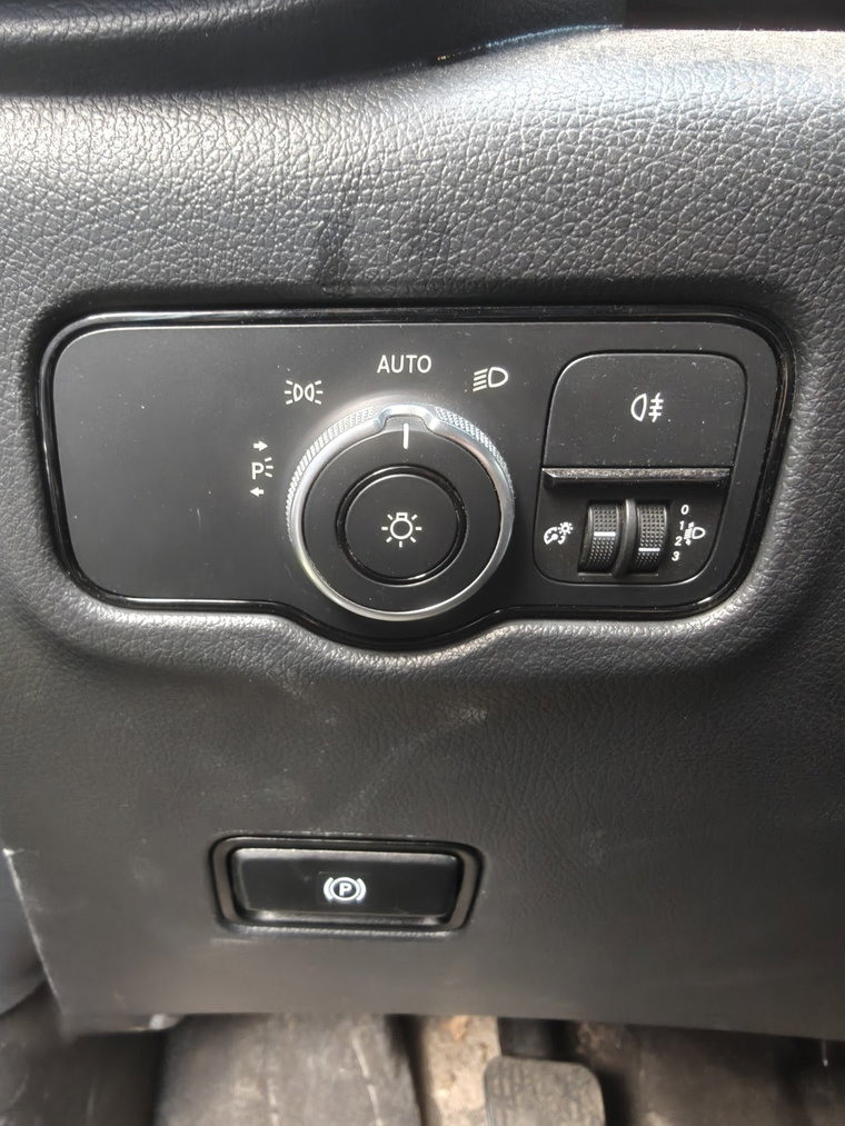 Vehicle Image 28
