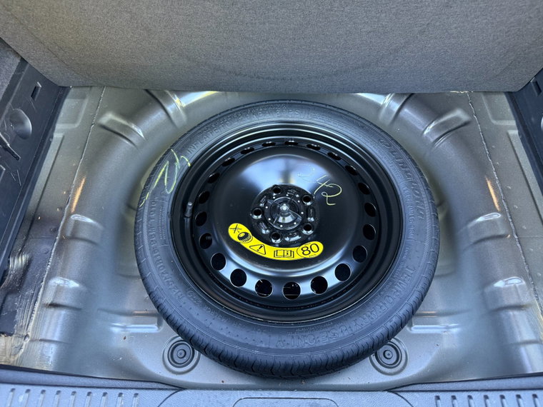 Vehicle Image 32