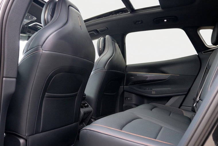 Vehicle Image 9