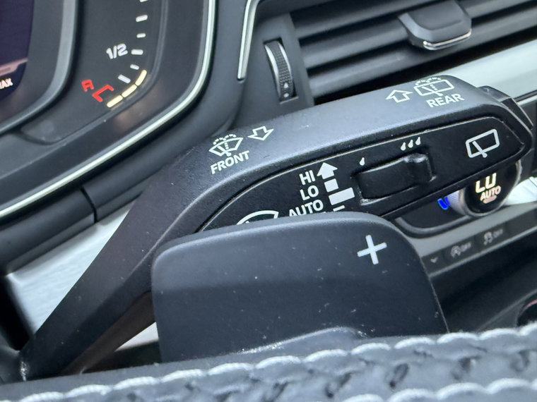 Vehicle Image 25