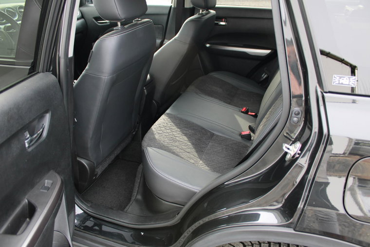 Vehicle Image 12
