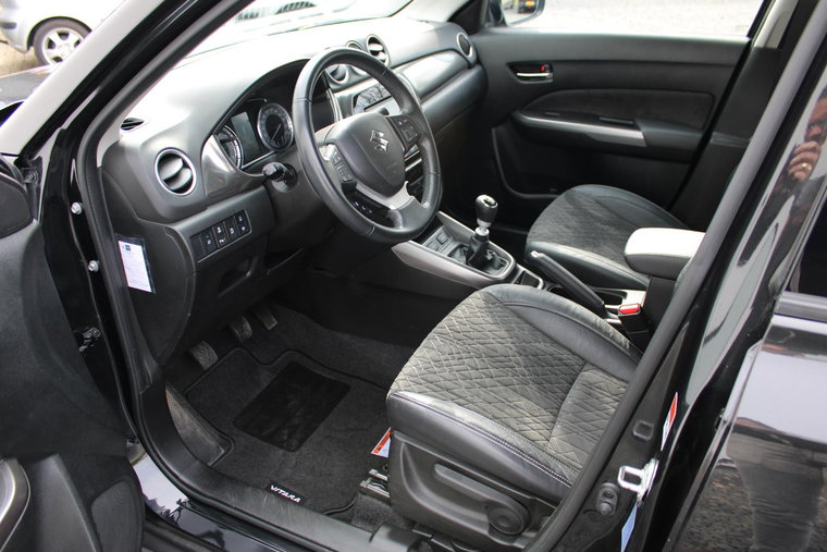 Vehicle Image 10