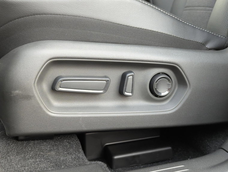 Vehicle Image 24