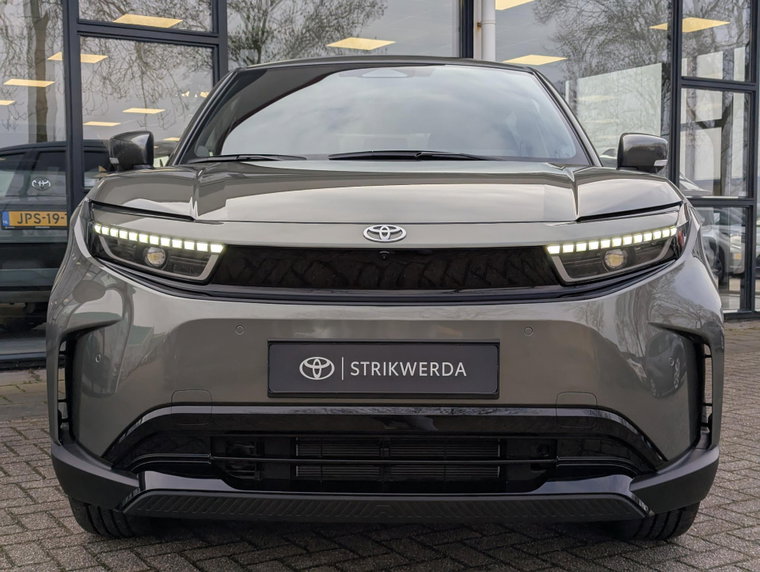 Vehicle Image 6