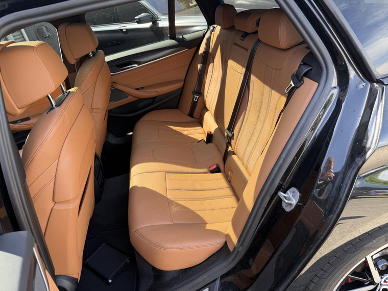 Vehicle Image 33