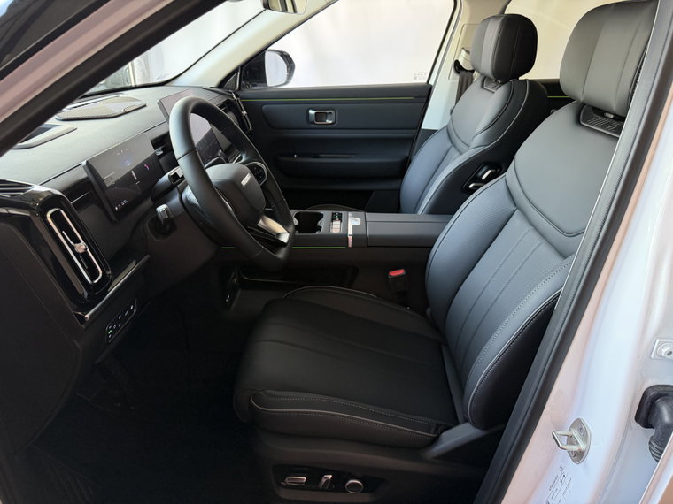 Vehicle Image 16