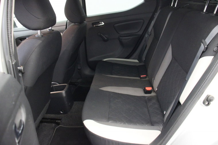 Vehicle Image 12