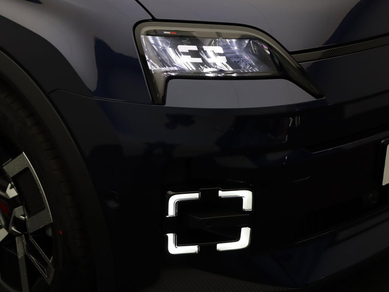 Vehicle Image 32