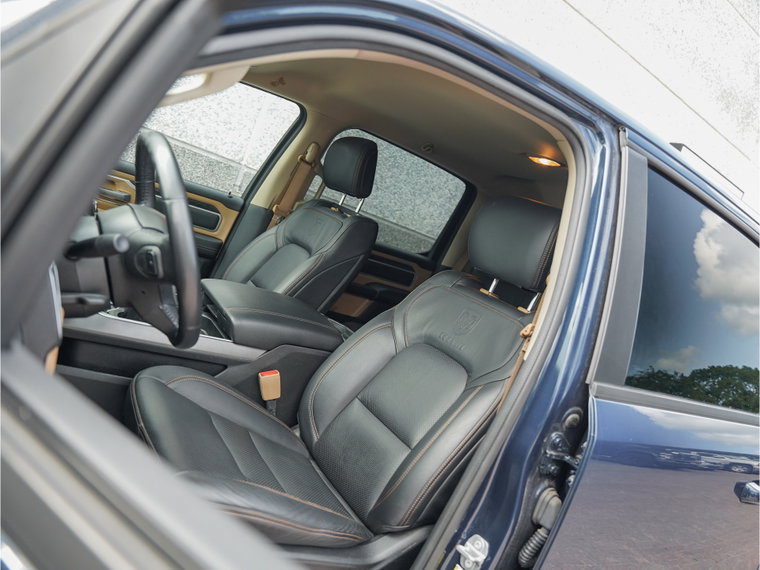 Vehicle Image 38