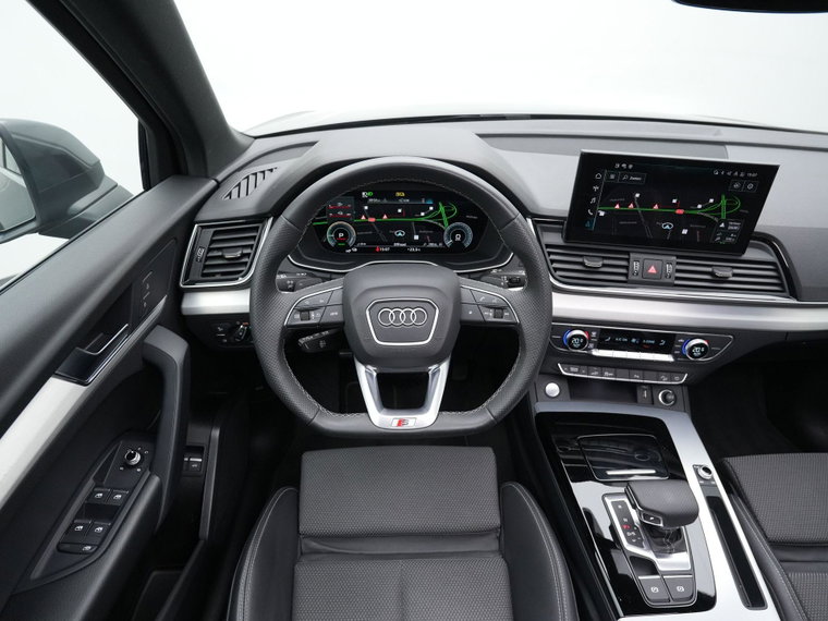 Vehicle Image 21