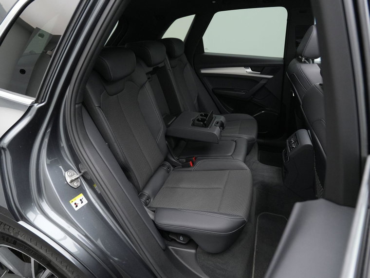 Vehicle Image 38