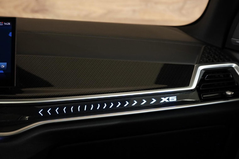 Vehicle Image 32