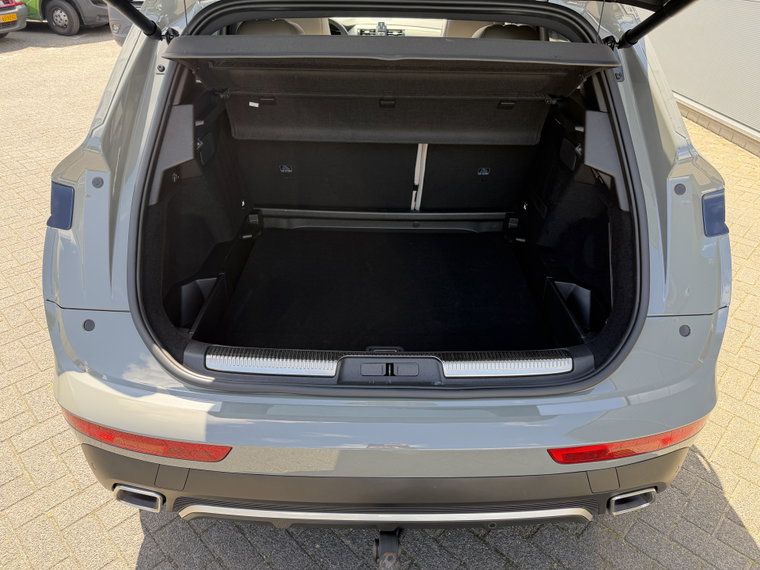 Vehicle Image 14