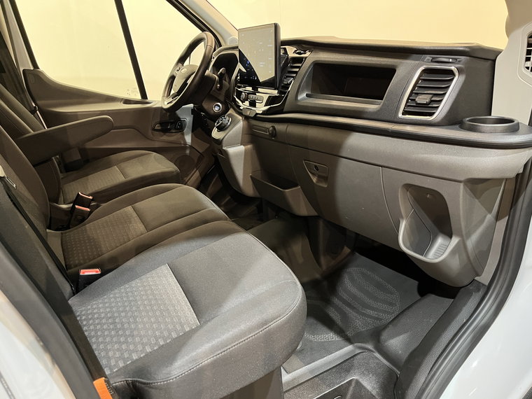 Vehicle Image 25