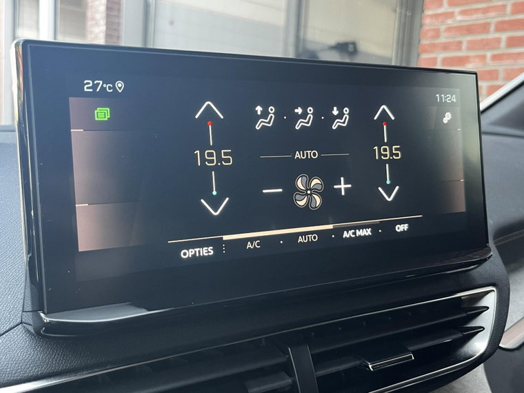 Vehicle Image 28