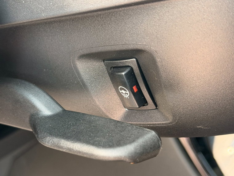 Vehicle Image 25
