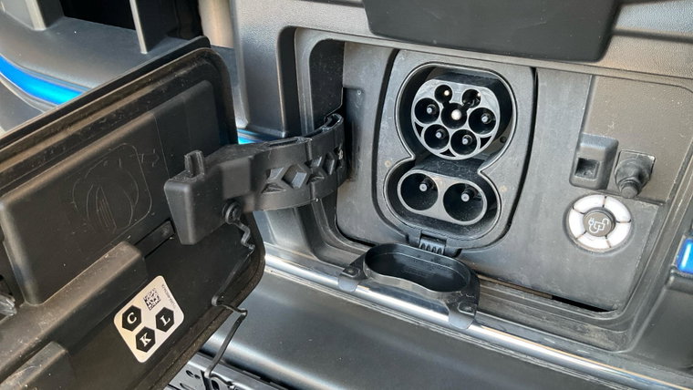 Vehicle Image 13