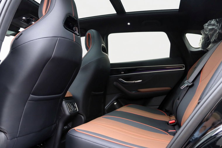 Vehicle Image 9