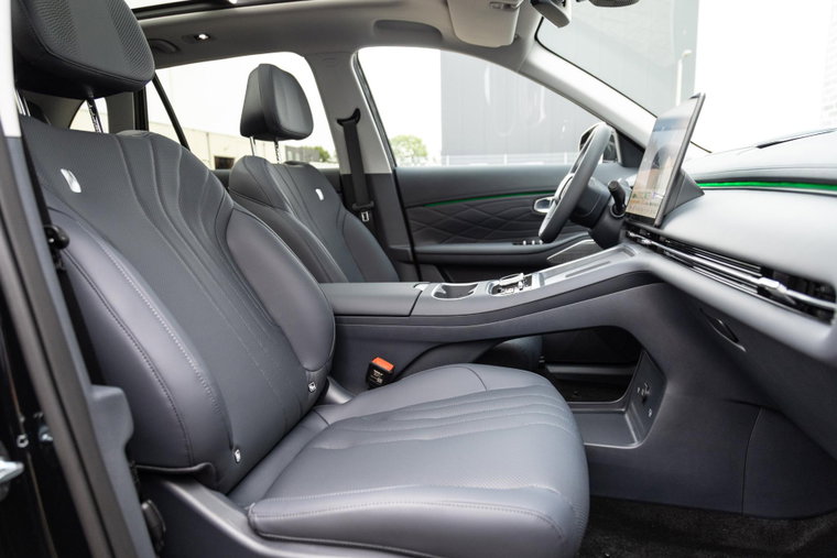 Vehicle Image 6
