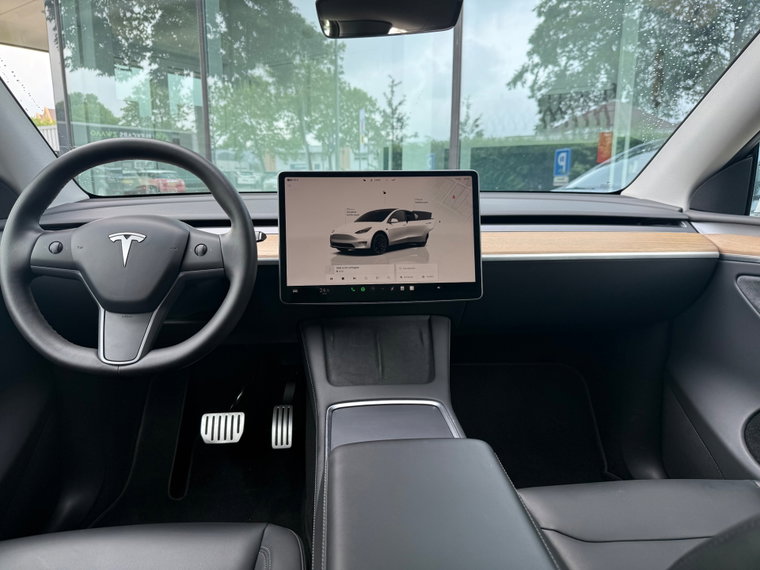 Vehicle Image 13