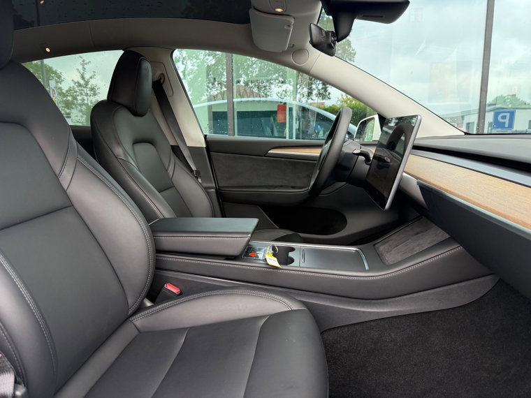 Vehicle Image 25
