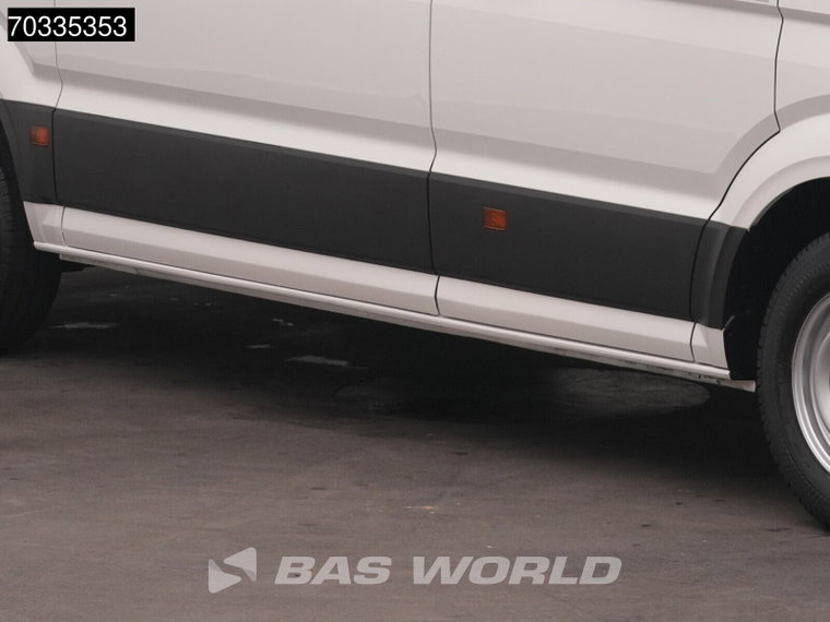 Vehicle Image 38