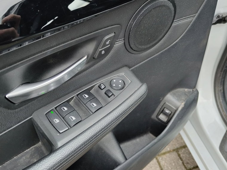 Vehicle Image 27