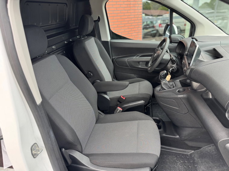 Vehicle Image 10