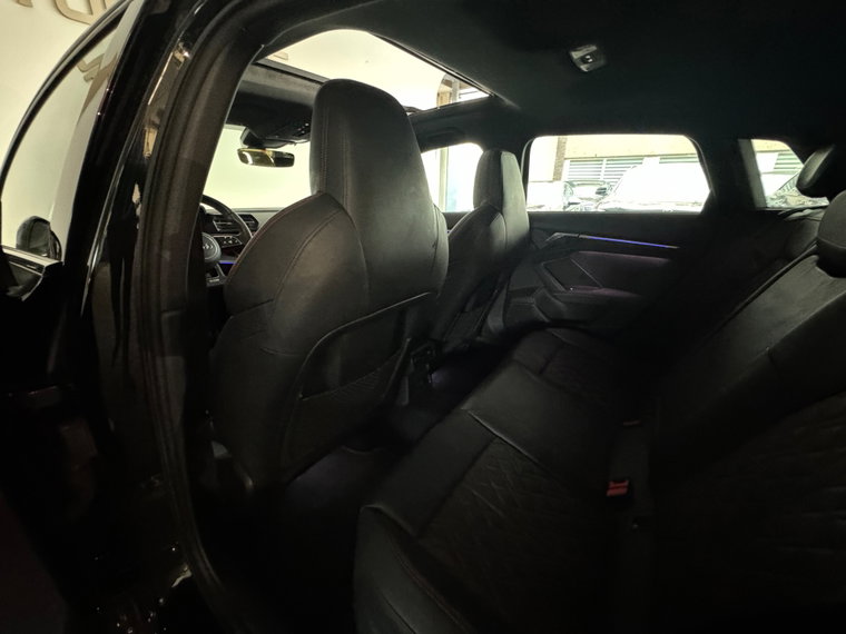 Vehicle Image 32
