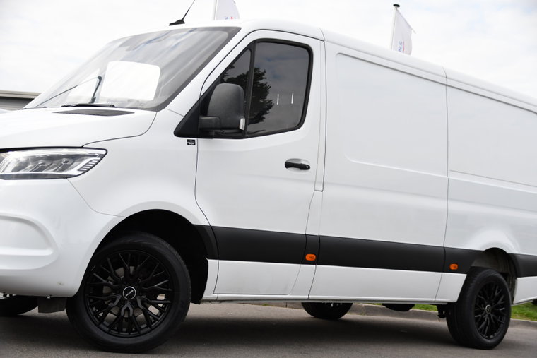 Vehicle Image 30