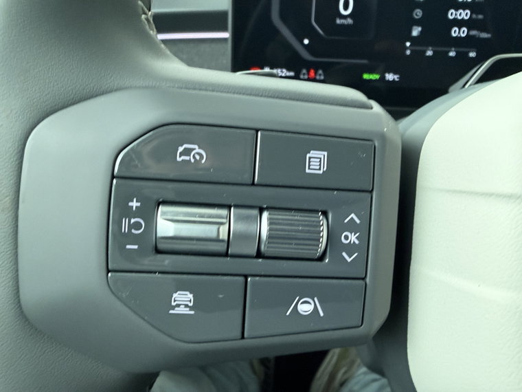 Vehicle Image 26
