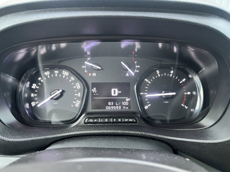 Vehicle Image 32