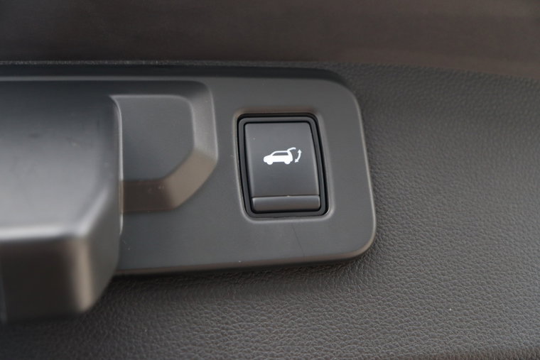 Vehicle Image 25