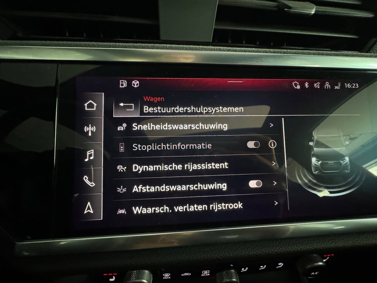 Vehicle Image 32