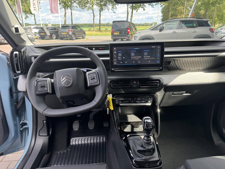 Vehicle Image 13