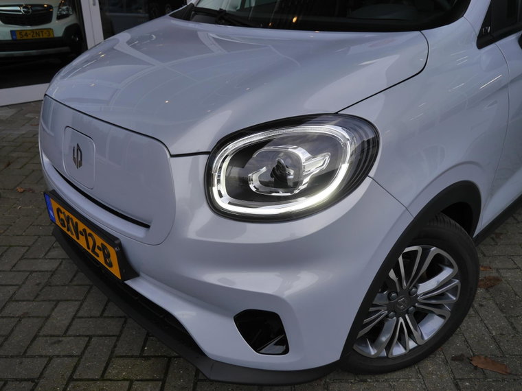 Vehicle Image 35