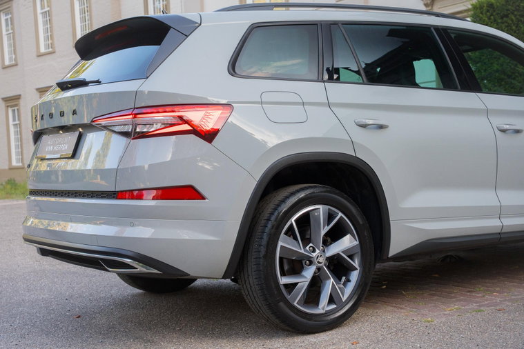 Vehicle Image 5