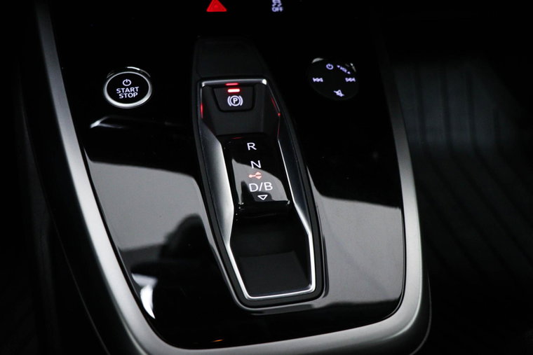 Vehicle Image 42
