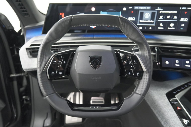 Vehicle Image 24