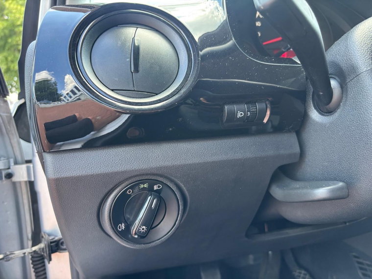 Vehicle Image 26