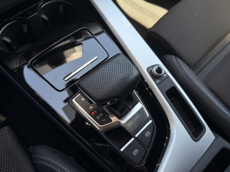 Vehicle Image 23