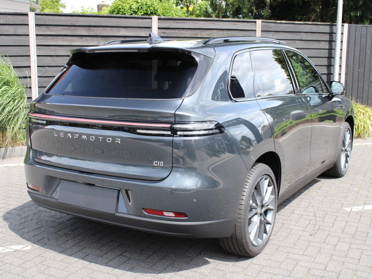 Vehicle Image 9