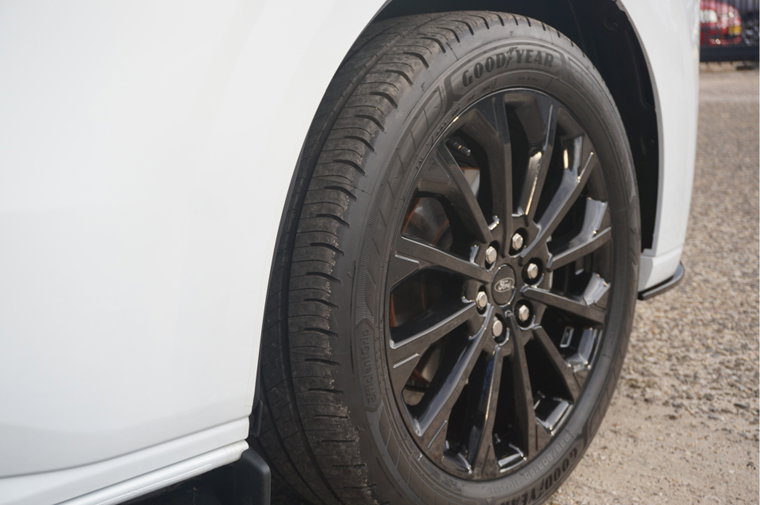 Vehicle Image 9