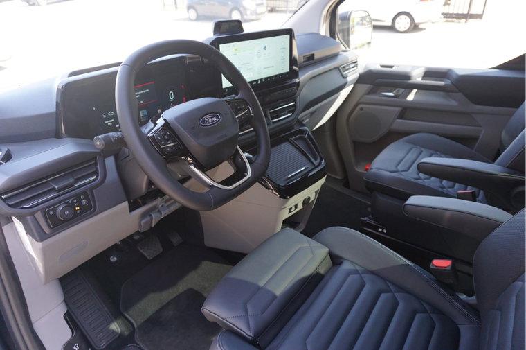 Vehicle Image 10