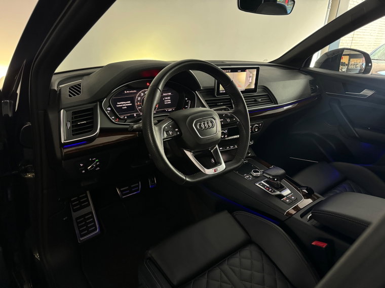 Vehicle Image 9