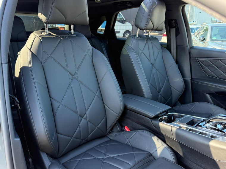 Vehicle Image 30
