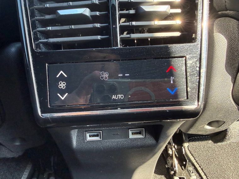 Vehicle Image 32