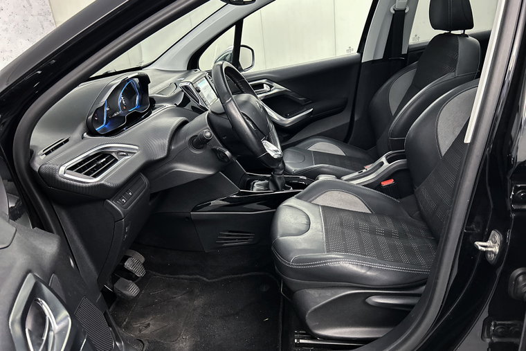 Vehicle Image 25