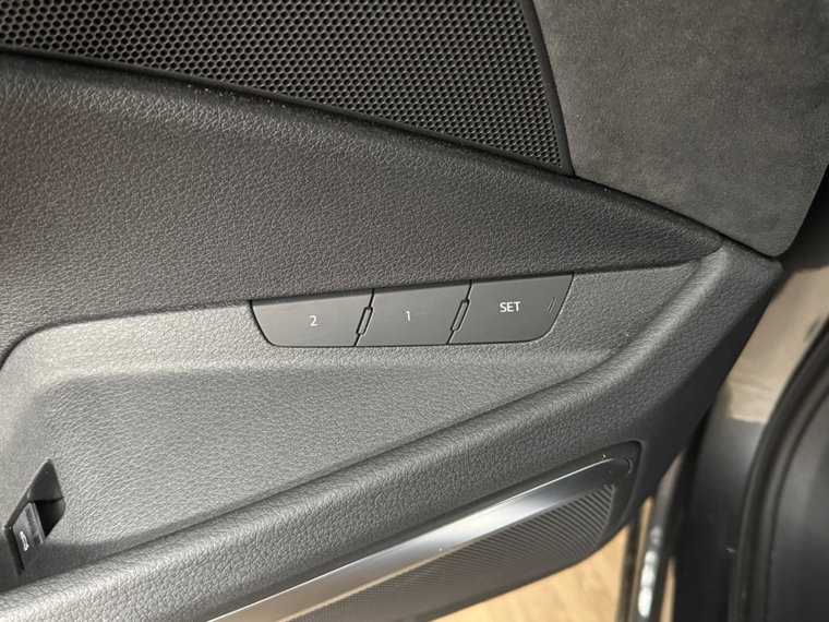 Vehicle Image 27